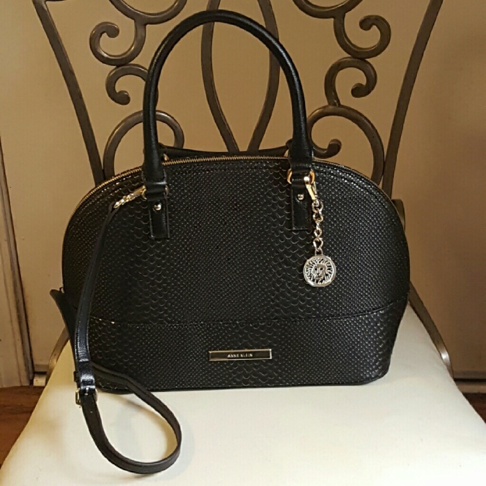 New..Anne klein snake textured bag
